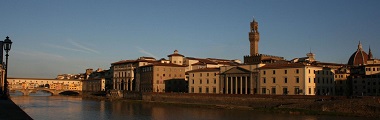 Vista della camera di commercio dal Lungarno