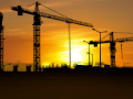 Gru da costruzione al tramonto