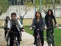 donne in bicicletta