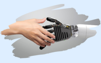 stretta di mano tra un umano e un robot