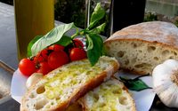 piatto con prodotti alimentari toscani
