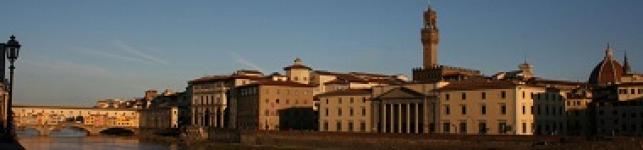 Vista della camera di commercio dal Lungarno