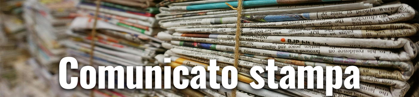 Immagine di quotidiani impilati