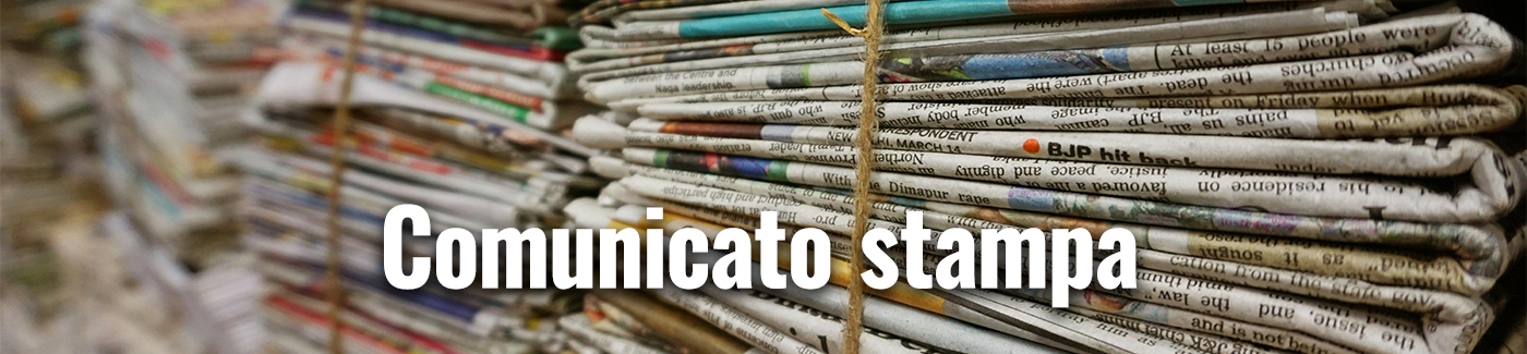Immagine quotidiani impilati